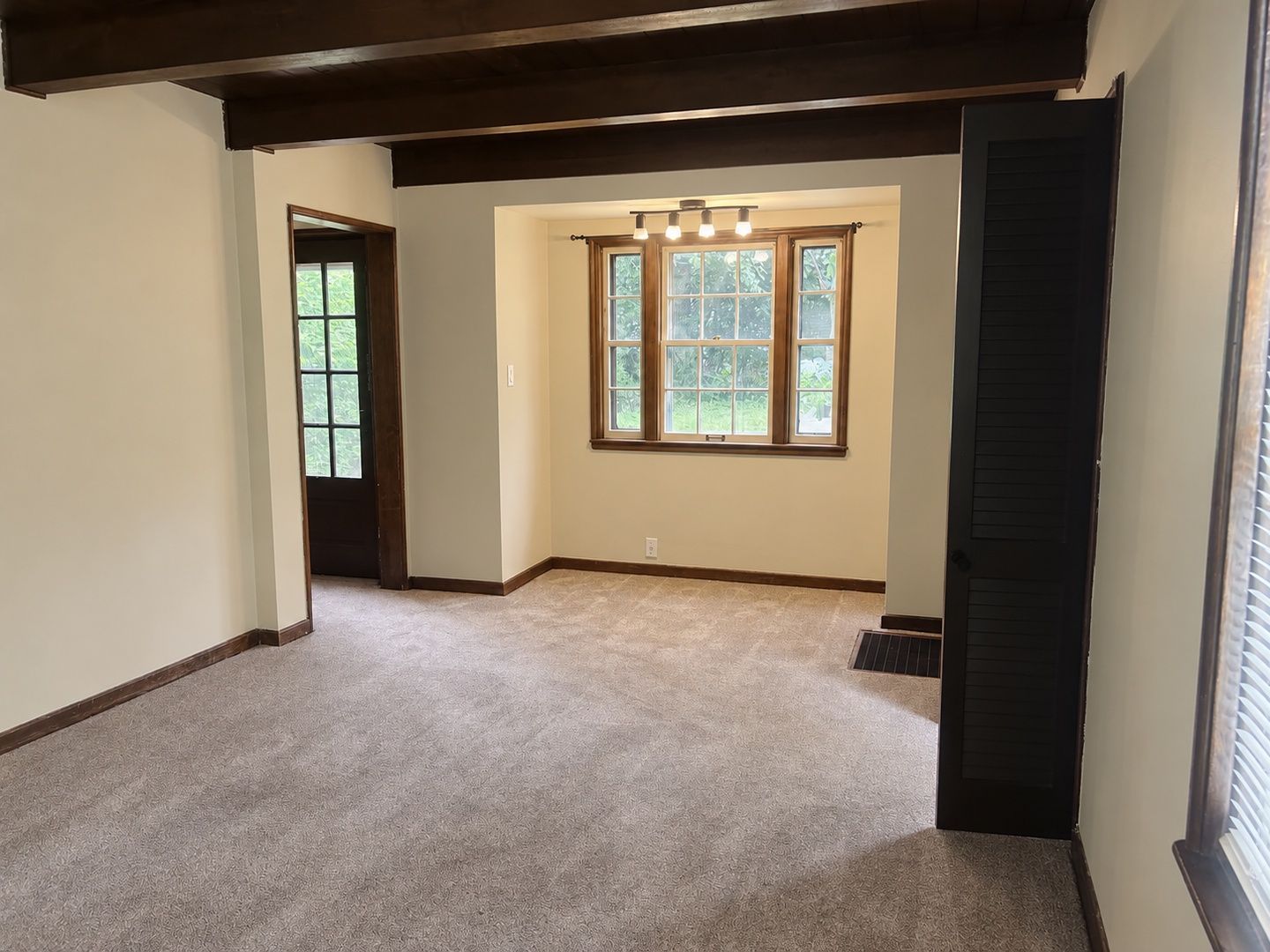 Gallery Image 0