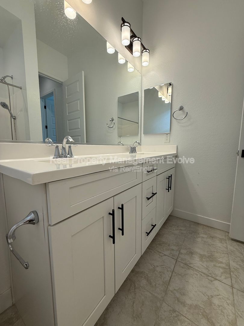 Gallery Image 34
