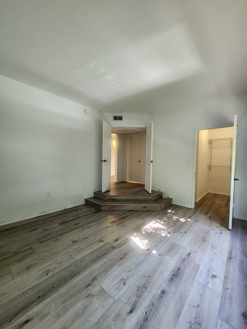 Gallery Image 19
