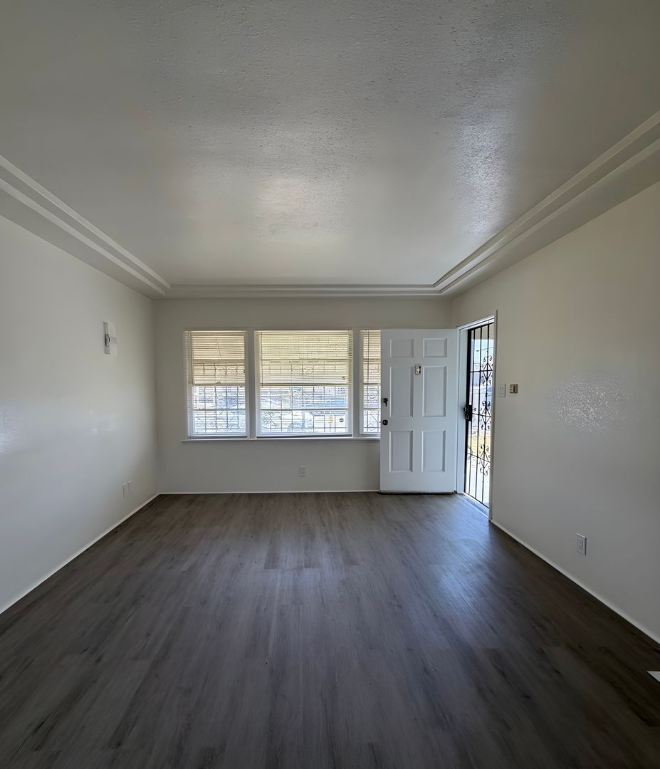 Gallery Image 0