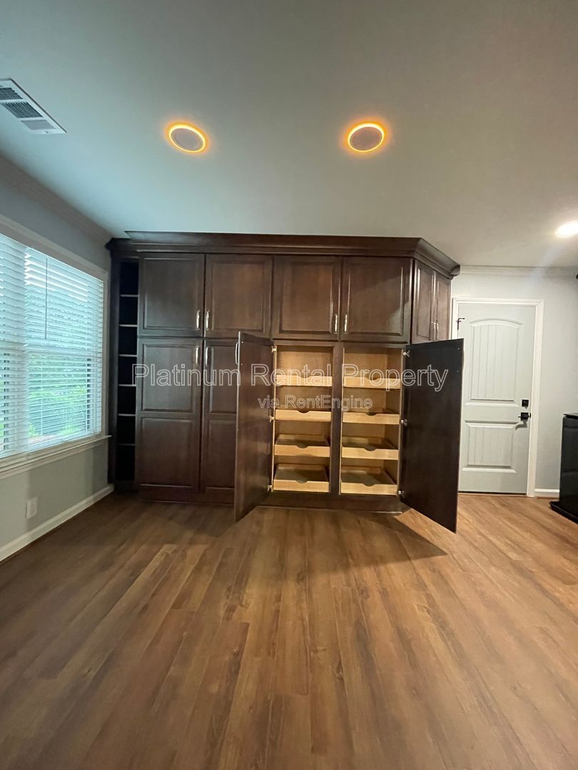 Gallery Image 16