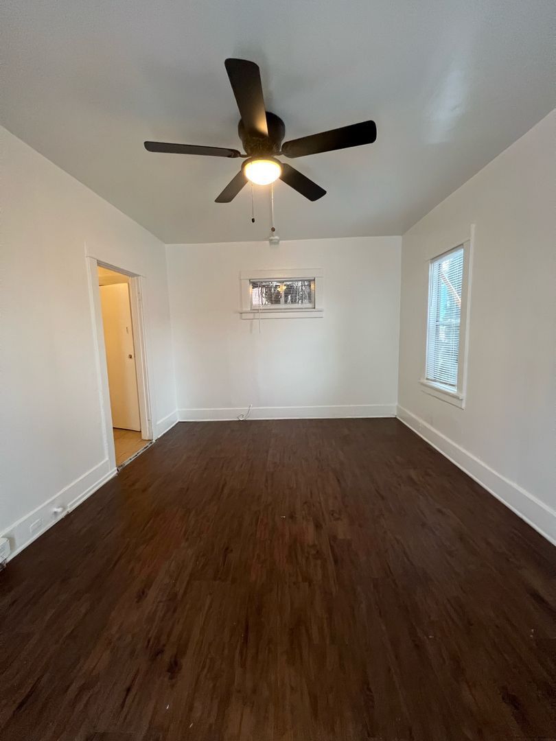 Gallery Image 0