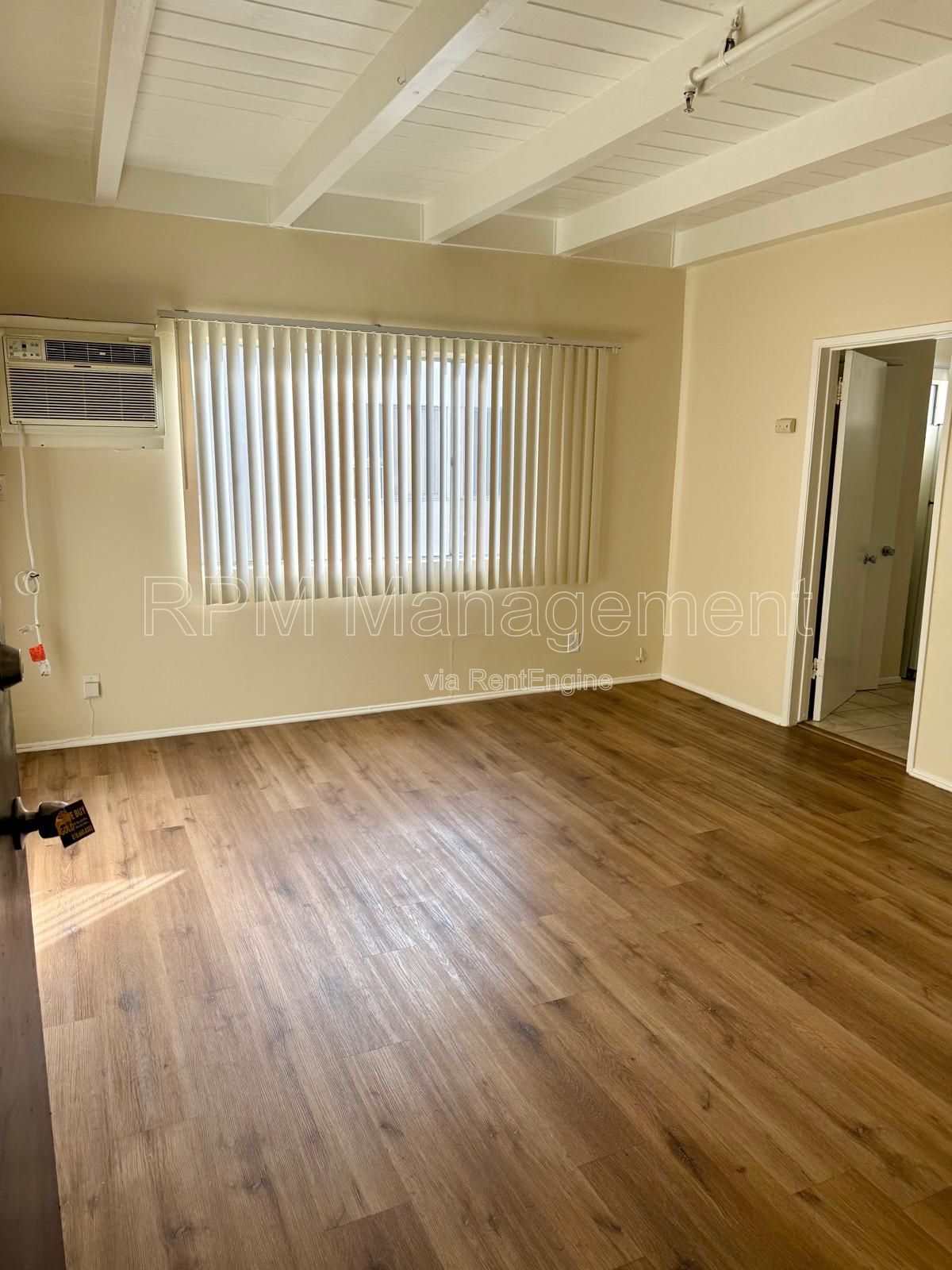 Gallery Image 0