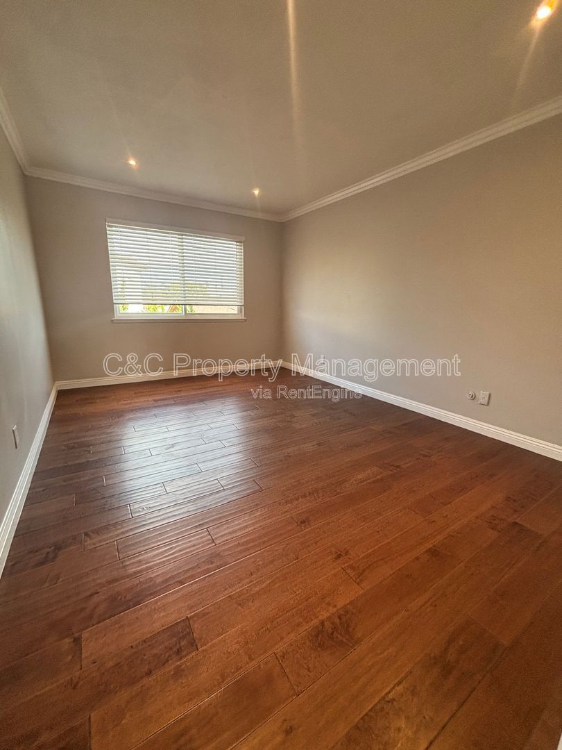 Gallery Image 10