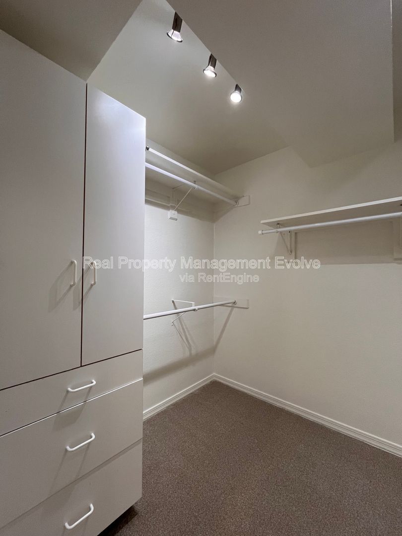 Gallery Image 19