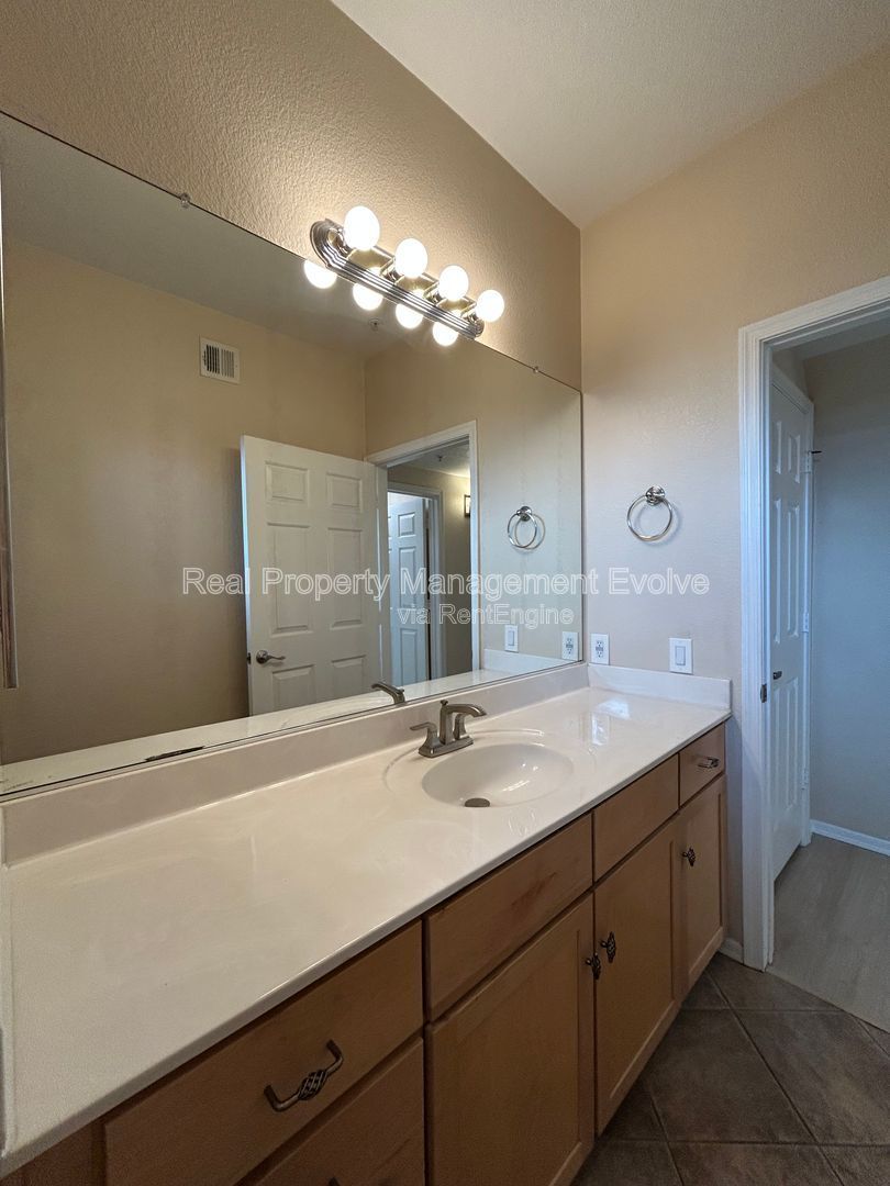 Gallery Image 38