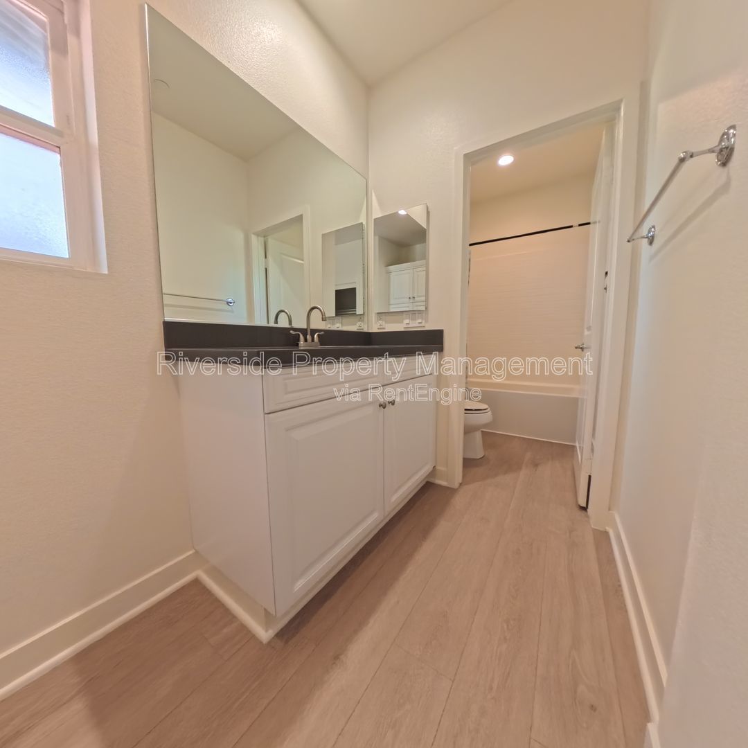 Gallery Image 15