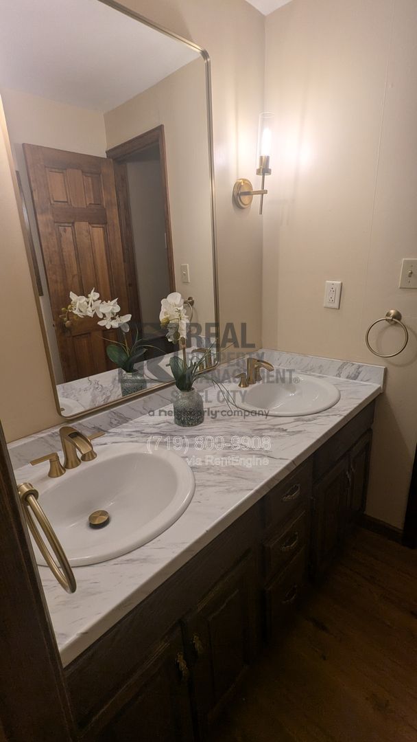 Gallery Image 17