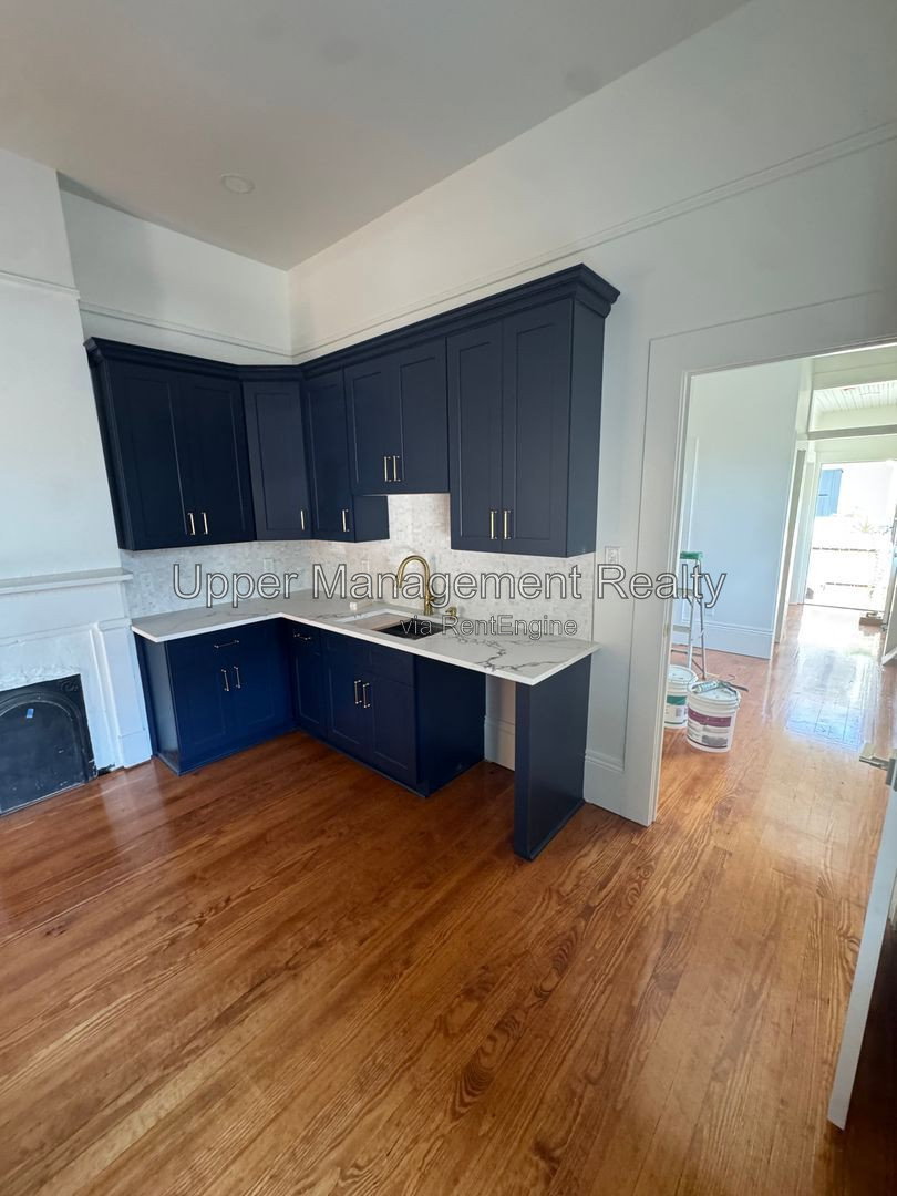 Gallery Image 0
