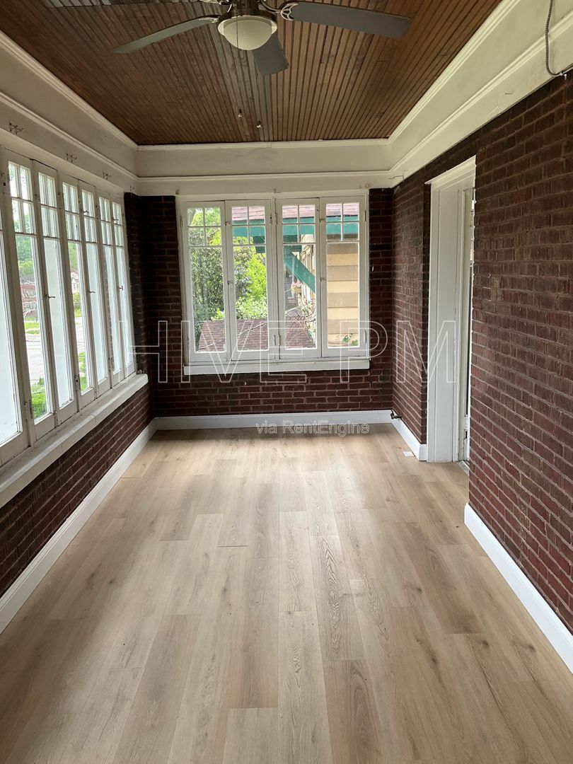Gallery Image 18