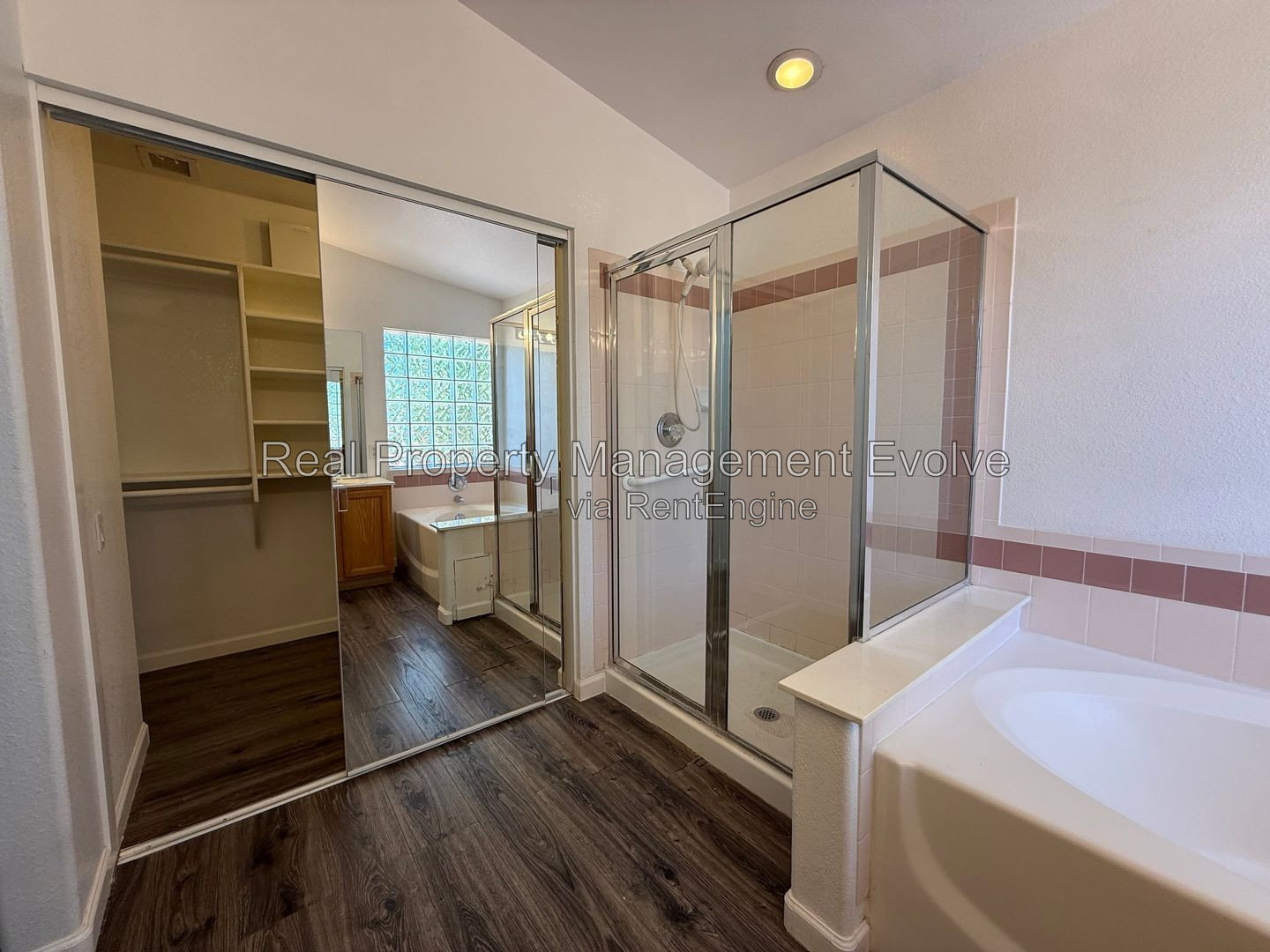 Gallery Image 17