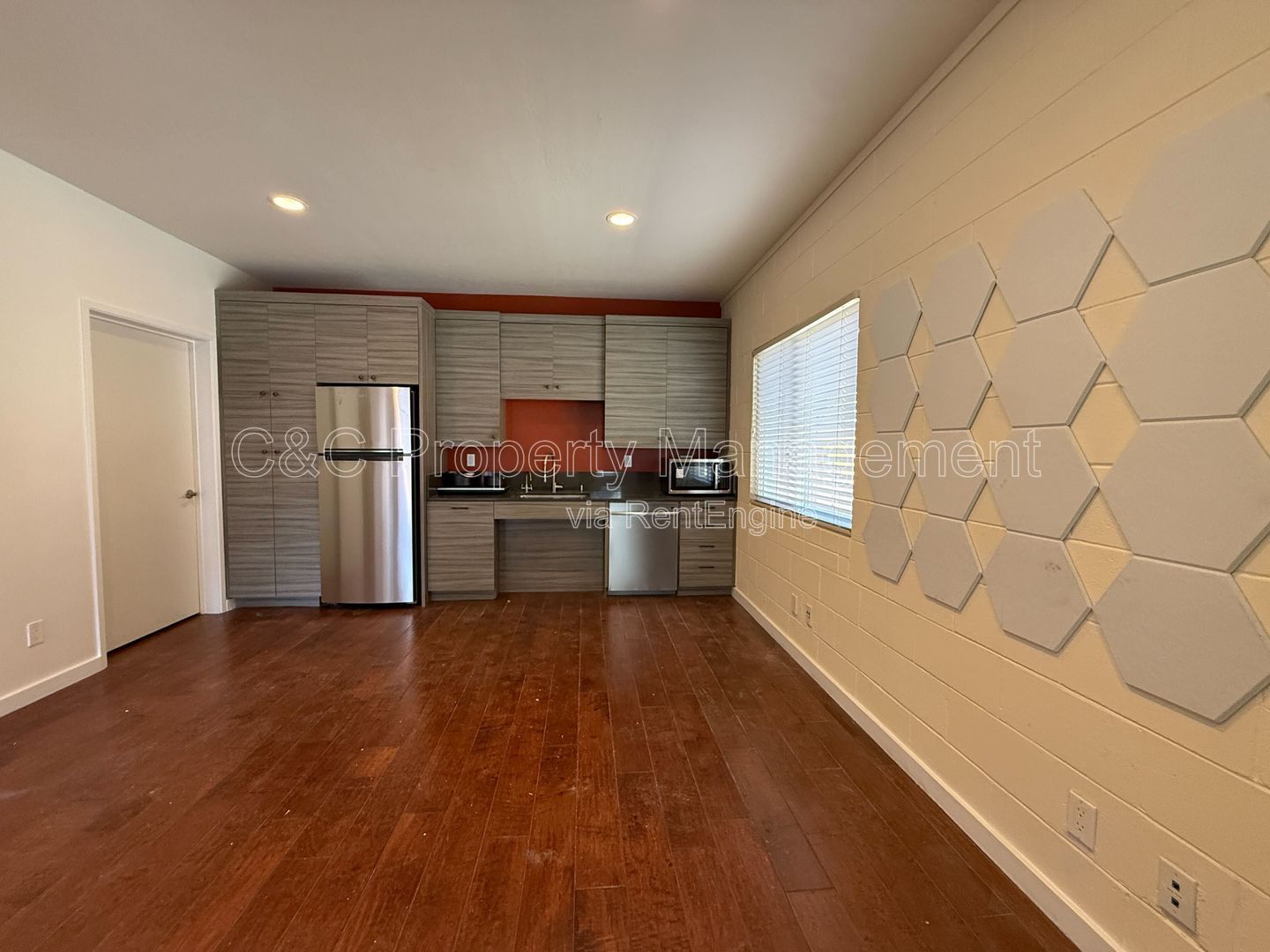 Gallery Image 0