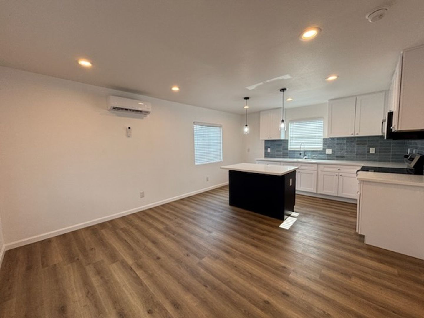 Gallery Image 0