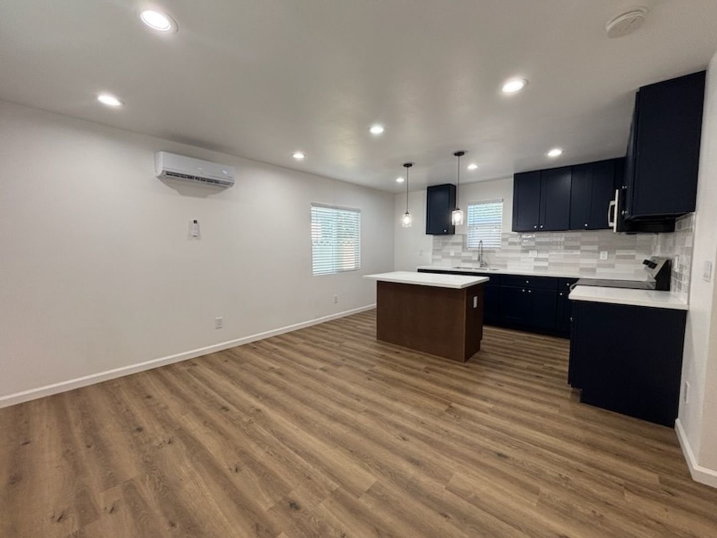 Gallery Image 0