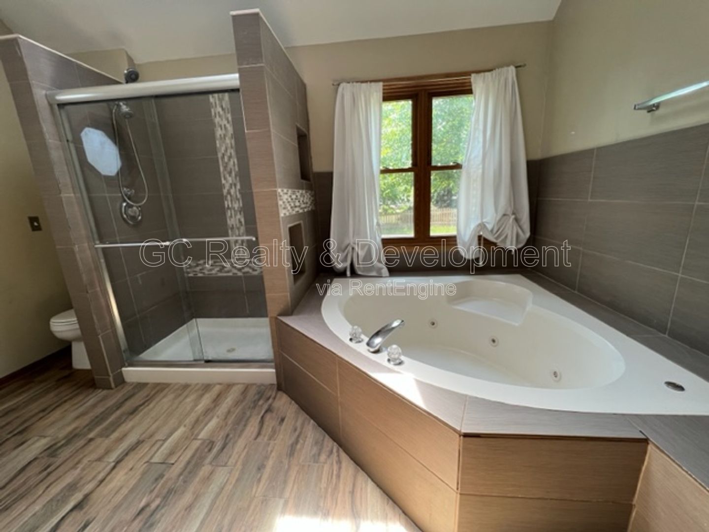 Gallery Image 17