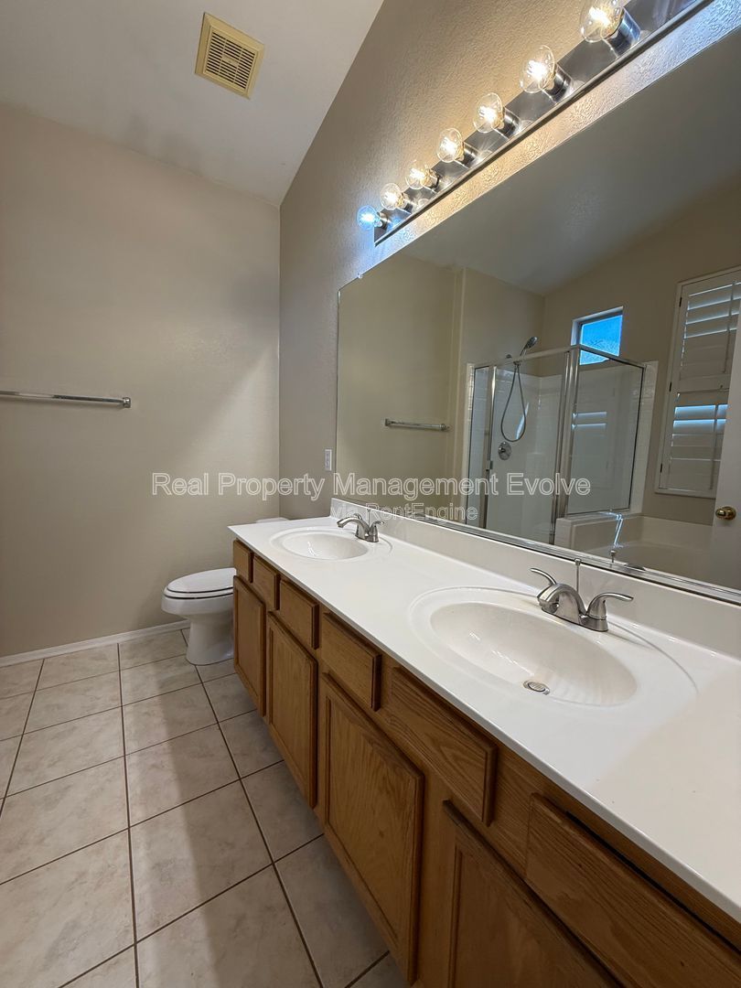 Gallery Image 18