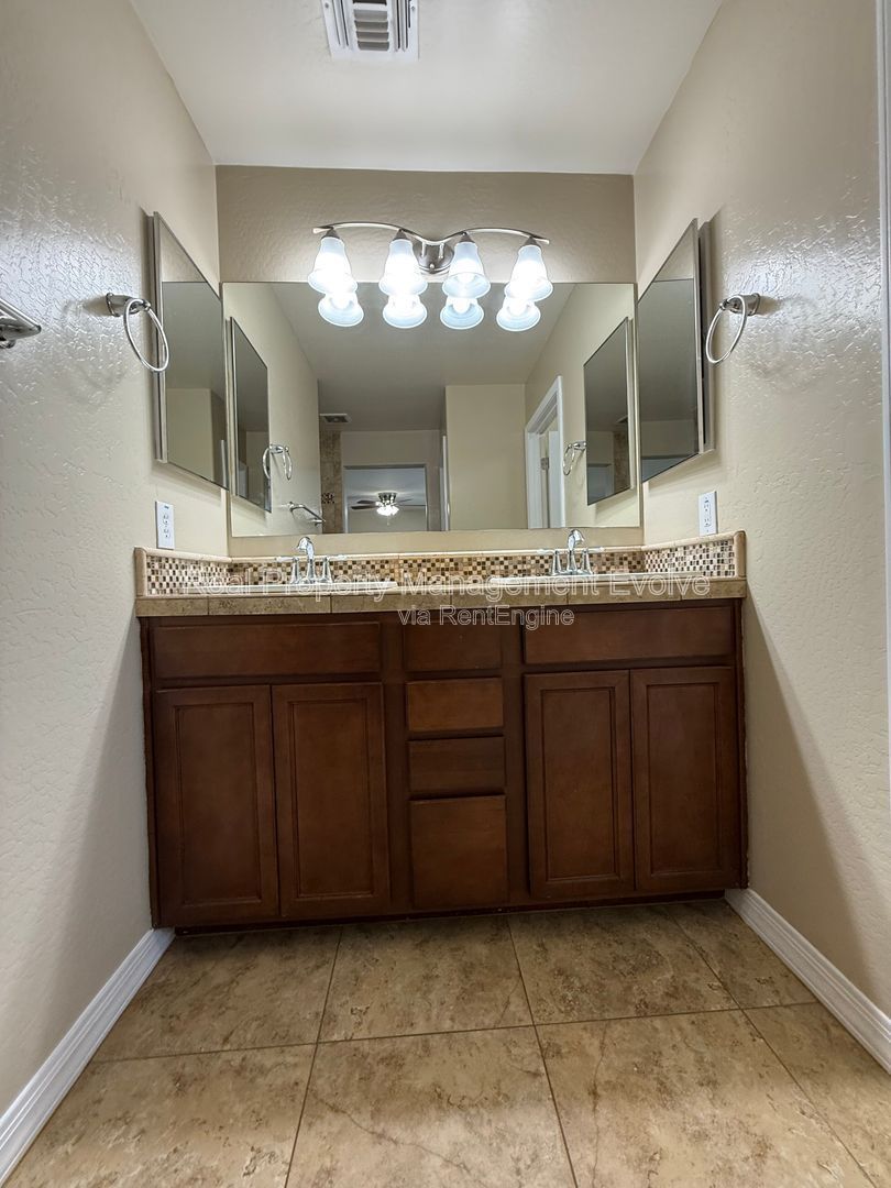 Gallery Image 17