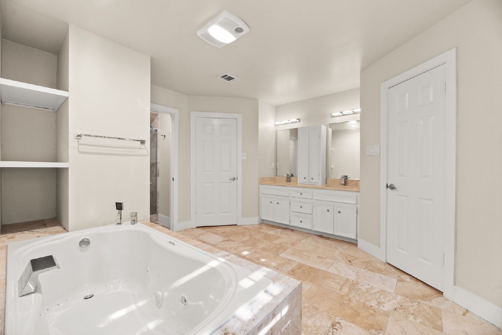 Gallery Image 13