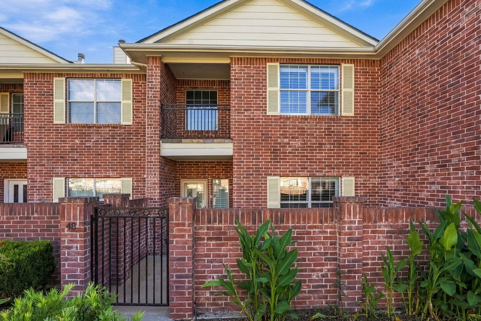 3 Bedroom Townhome – 2865 Westhollow Drive #48, Houston, TX 77082