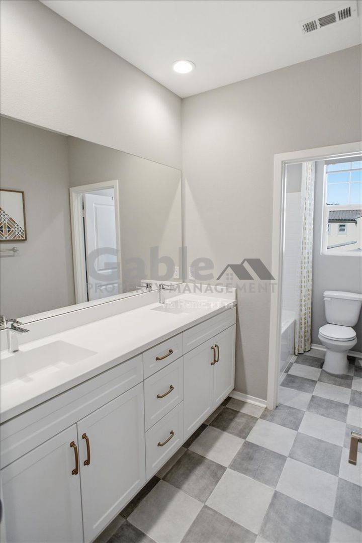 Gallery Image 22