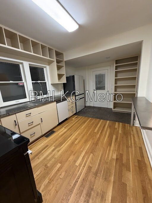 Gallery Image 0