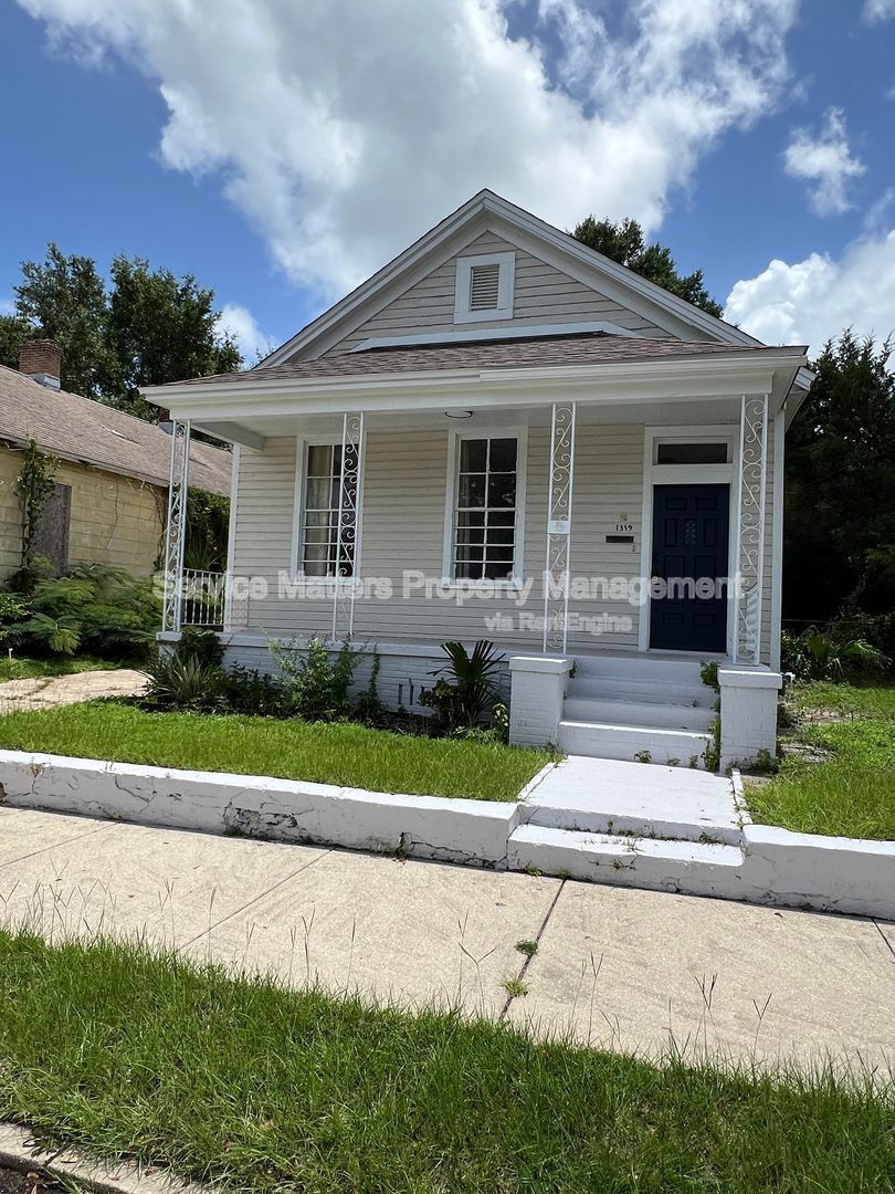 Gallery Image 0