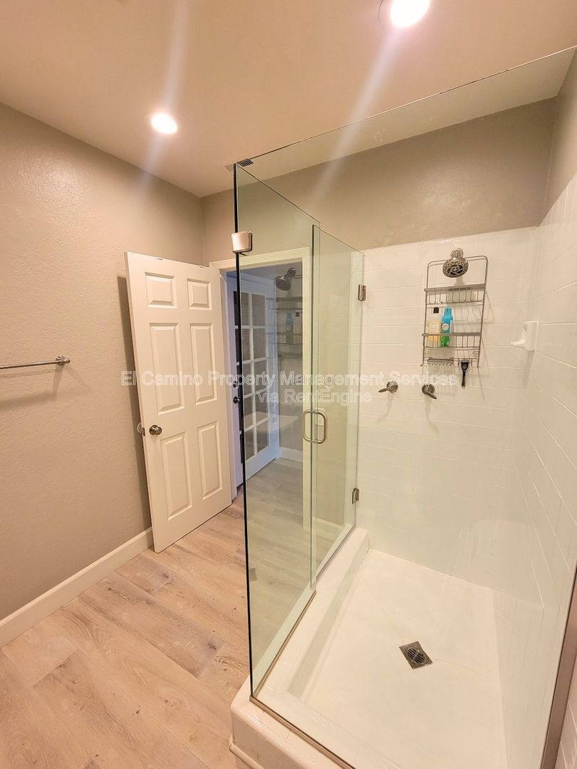 Gallery Image 38