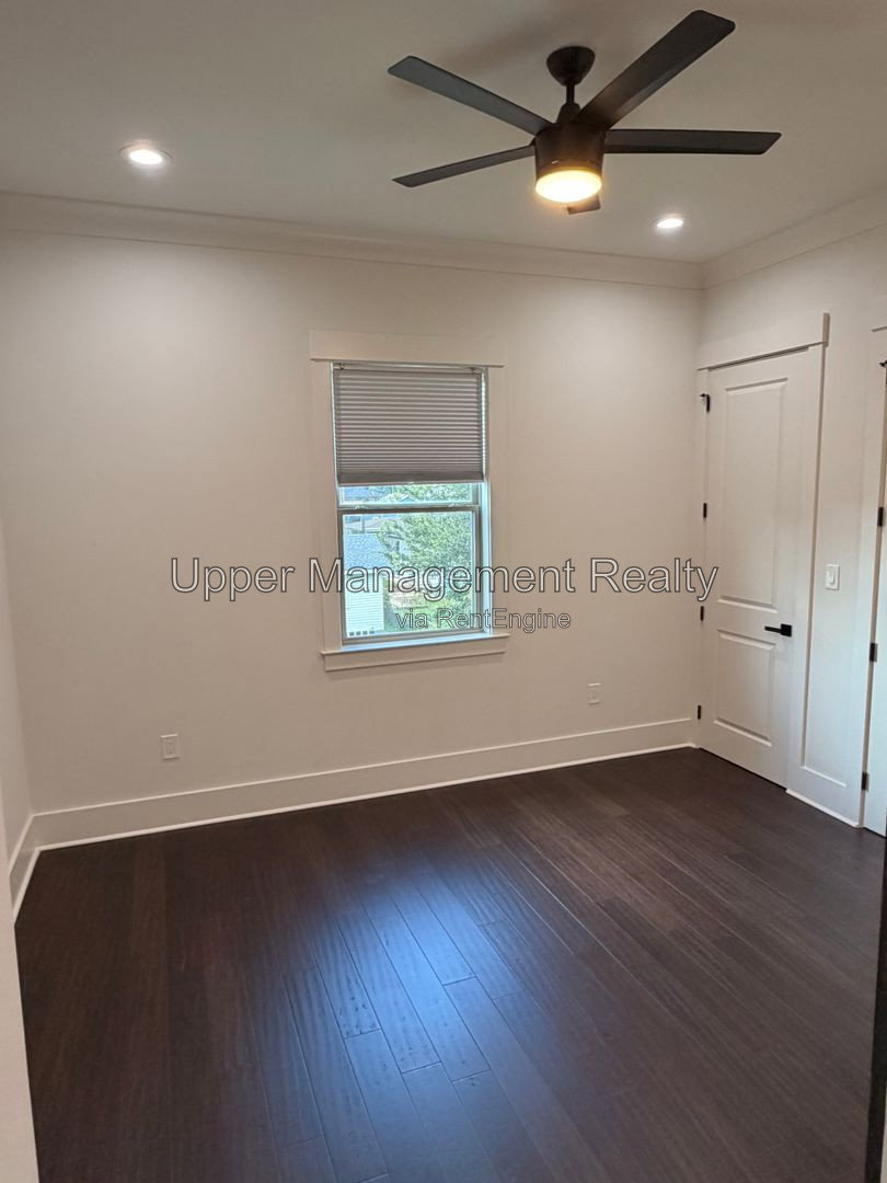 Gallery Image 16
