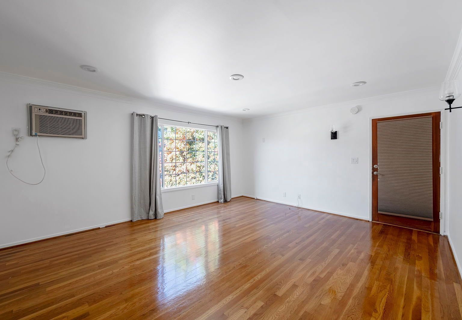 Gallery Image 0
