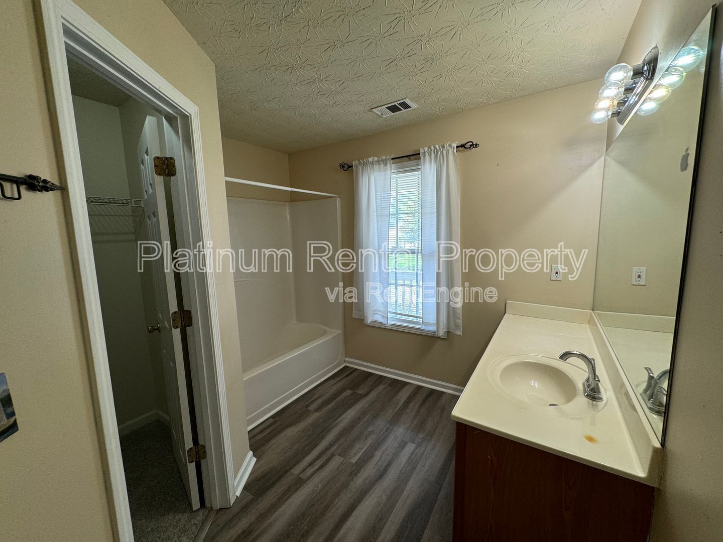 Gallery Image 16