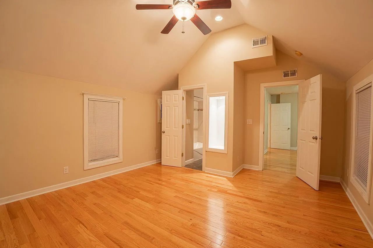 Gallery Image 15