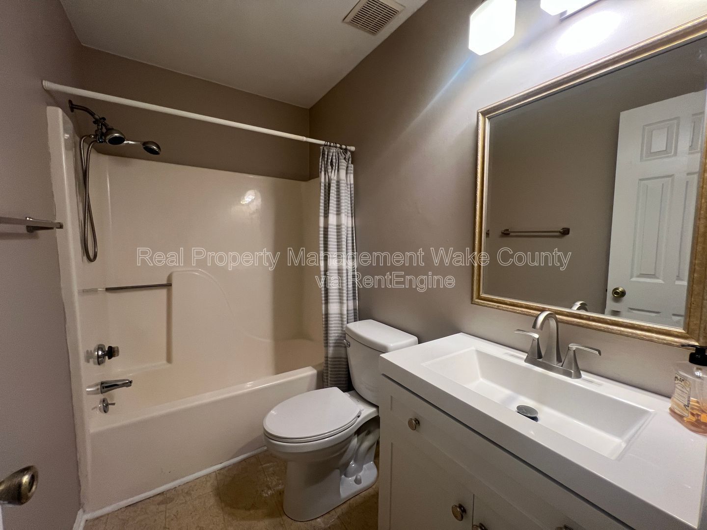 Gallery Image 16