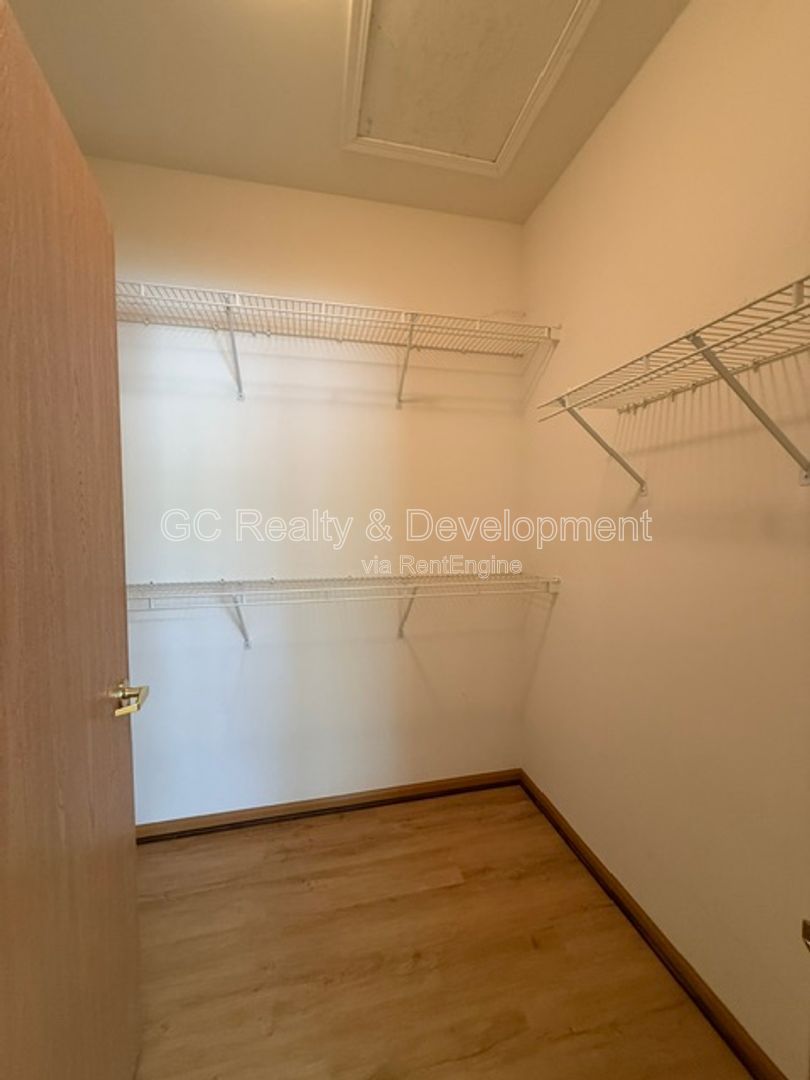 Gallery Image 16