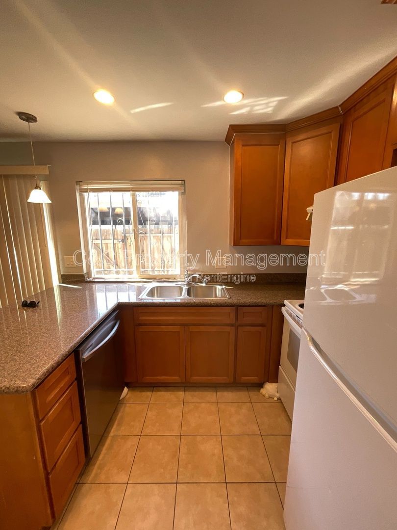 Gallery Image 0