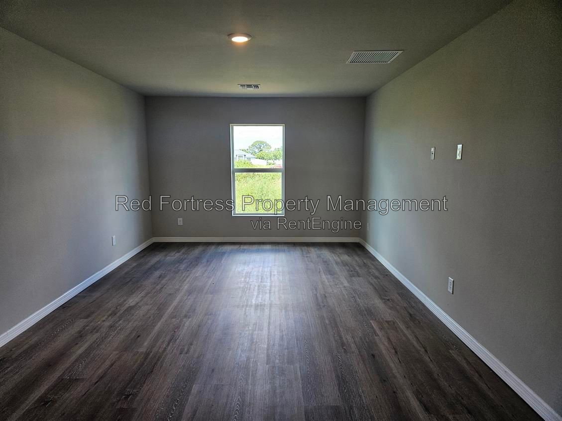 Gallery Image 0