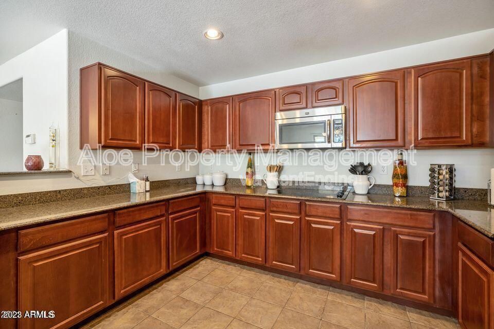 Gallery Image 0