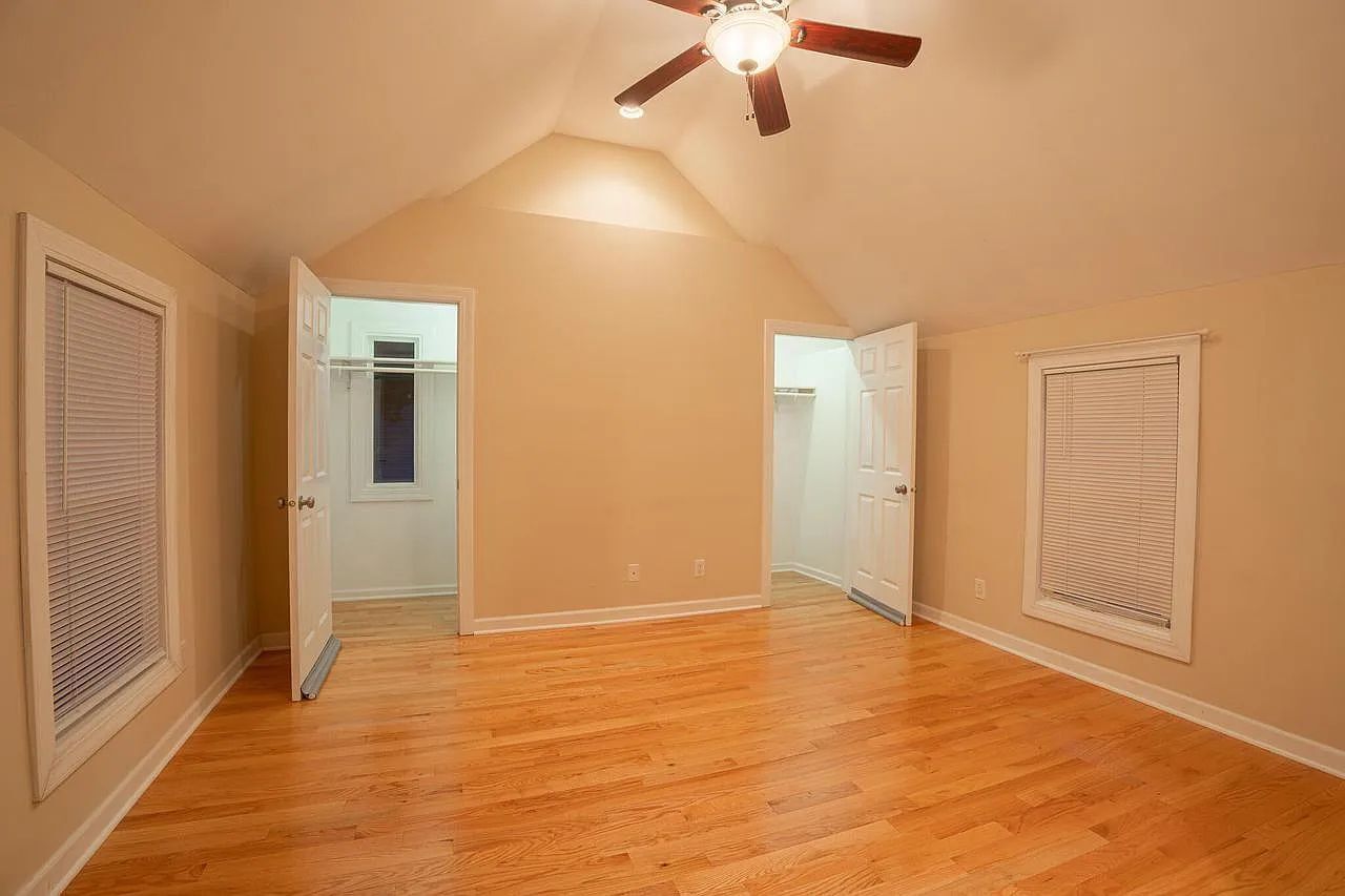Gallery Image 16