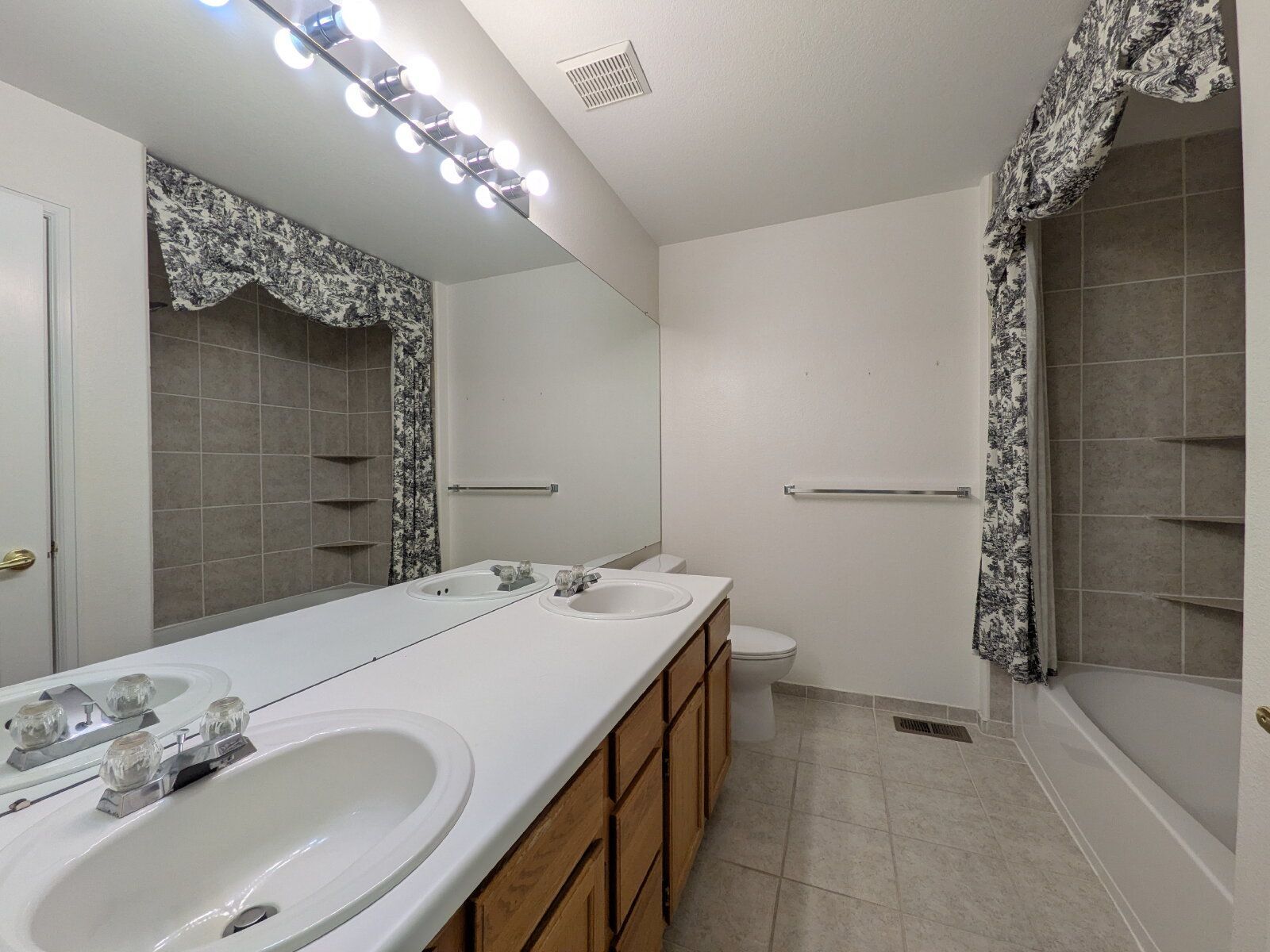 Gallery Image 19