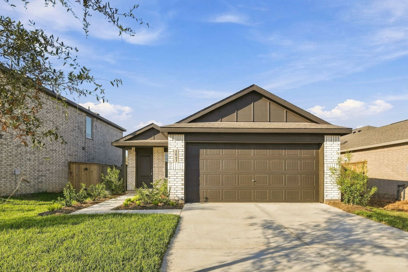4 Bedroom Rental – 1643 Windrose Bend, Angleton, TX 77515
