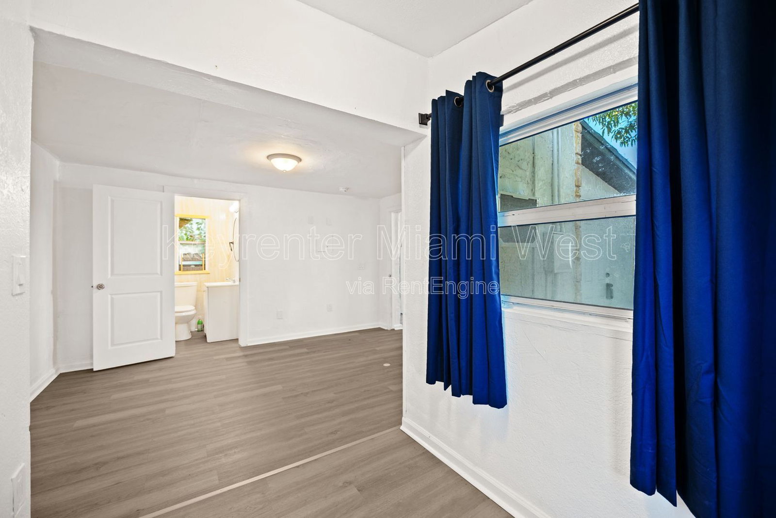 Gallery Image 0