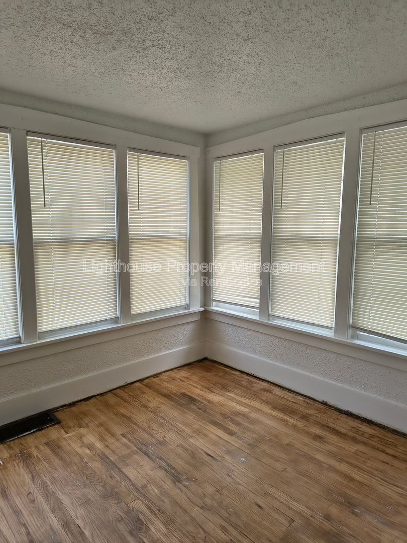 Gallery Image 19