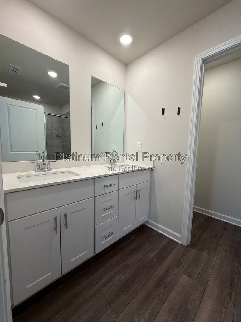 Gallery Image 17