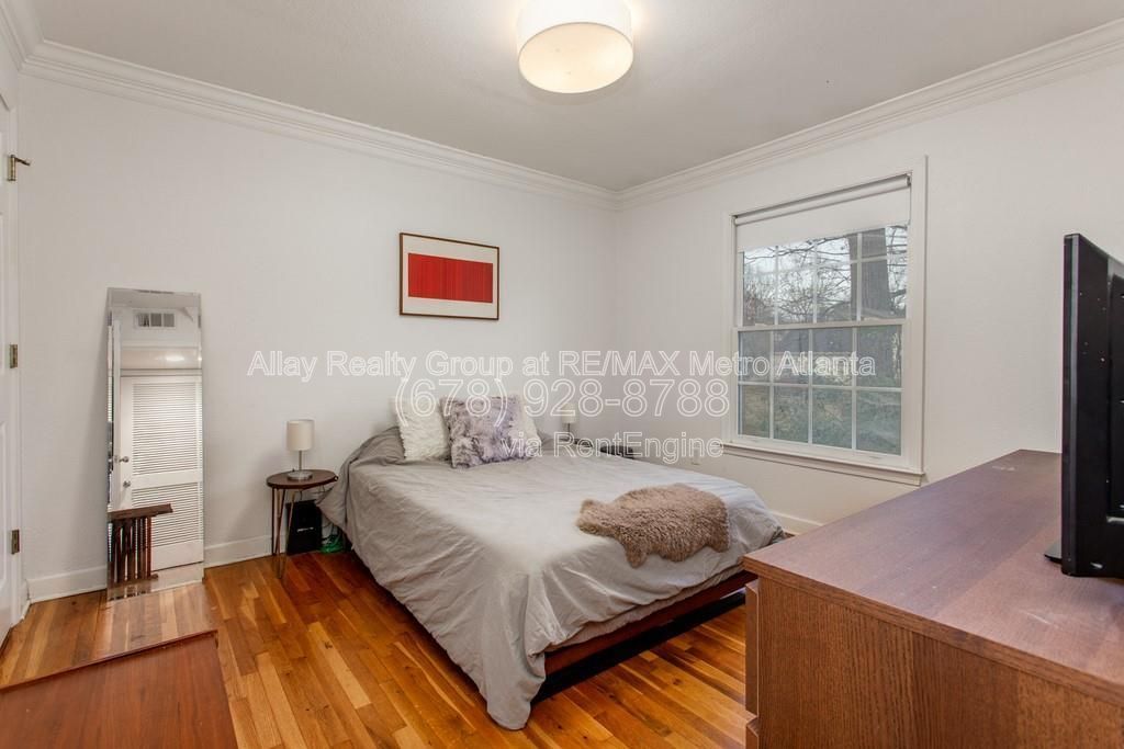Gallery Image 16