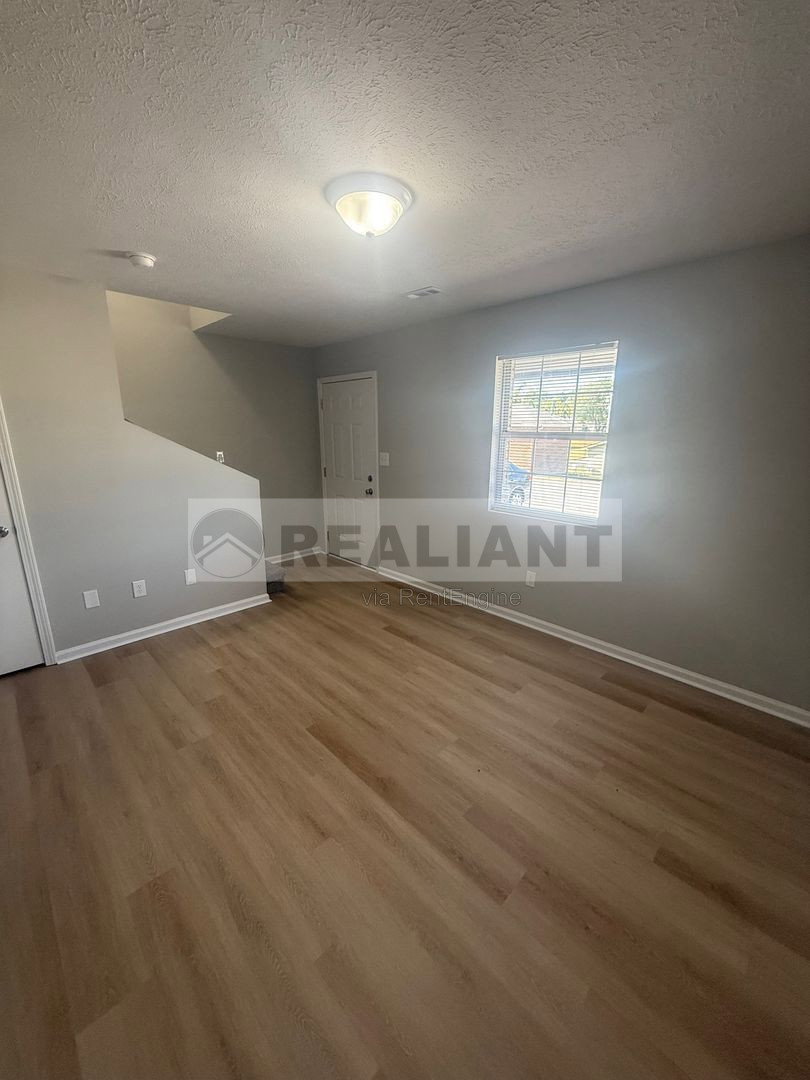 Gallery Image 0