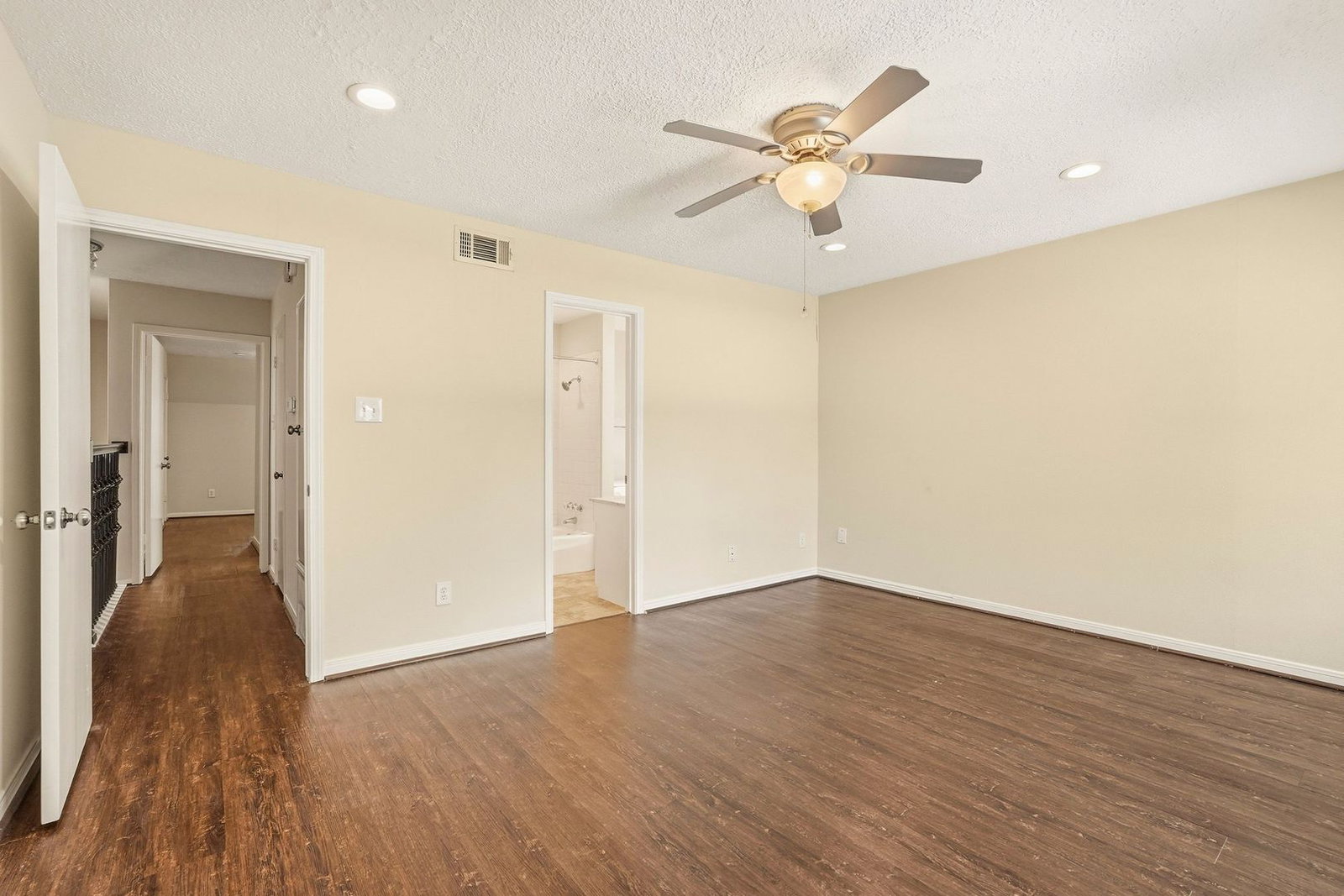 Gallery Image 19