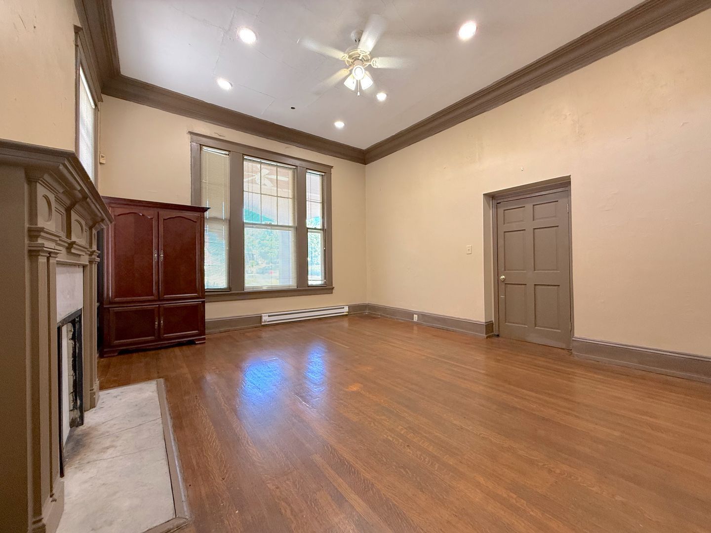 Gallery Image 0