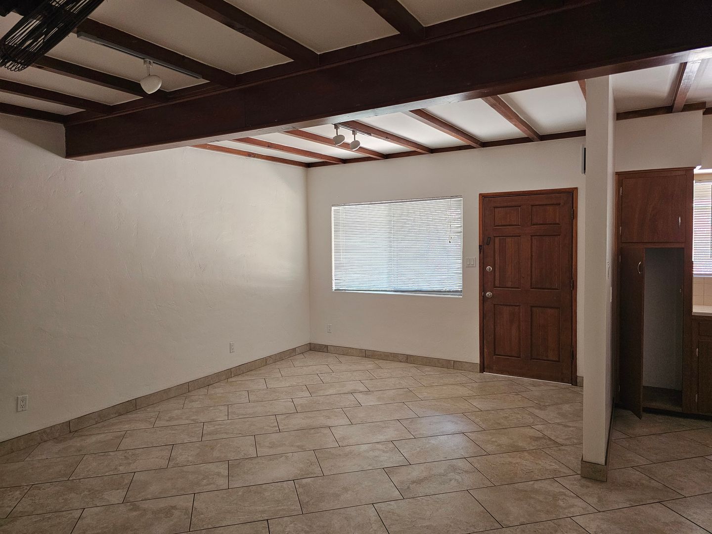 Gallery Image 0